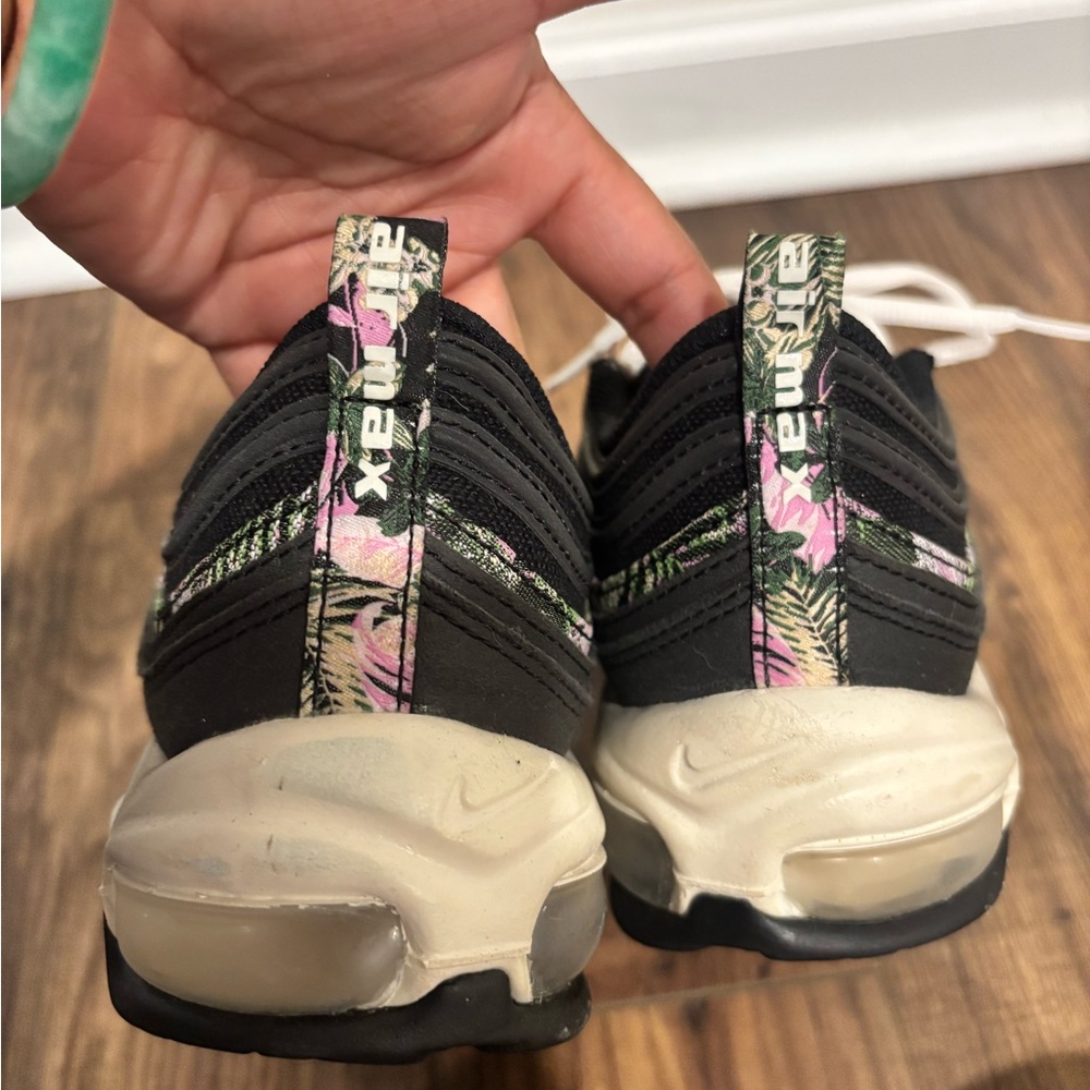 Women’s Nike shoes - Picture 7 of 7